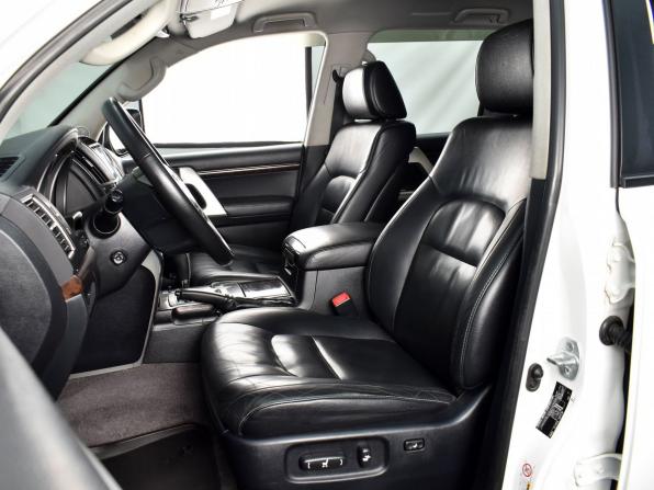 Toyota Land Cruiser 200 Series Рестайлинг 1 с пробегом 2015 года, цена 4 309 995 рублей, 337312 км, внедорожник, Автокод Объявления