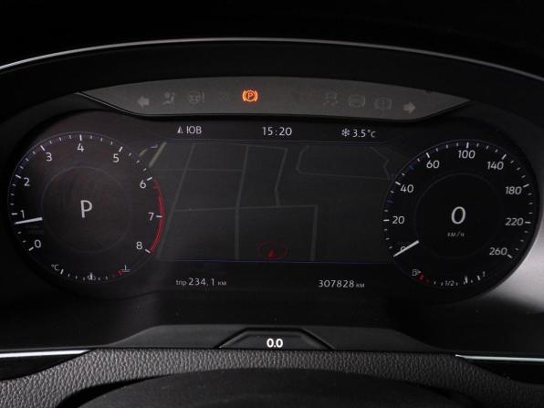 Volkswagen Passat B8 с пробегом 2017 года, цена 1 479 000 рублей, 307828 км, седан, Автокод Объявления