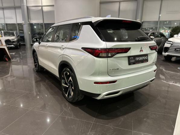 Mitsubishi Outlander IV с пробегом 2023 года, цена 4 071 000 рублей, 33 км, внедорожник, Автокод Объявления