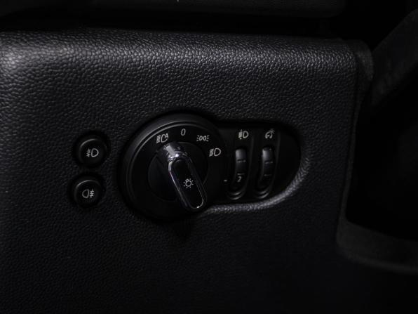 Mini Hatch III (F55/F56) Рестайлинг с пробегом 2019 года, цена 2 498 000 рублей, 15062 км, хэтчбек, Автокод Объявления