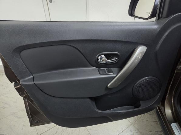Renault Logan II Рестайлинг с пробегом 2021 года, цена 999 000 рублей, 111625 км, седан, Автокод Объявления