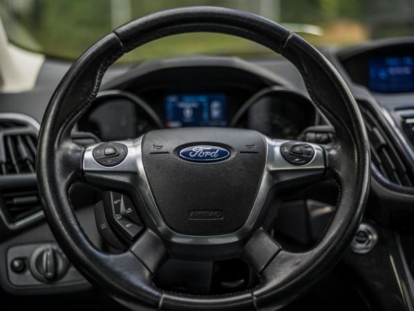 Ford Kuga II с пробегом 2013 года, цена 940 000 рублей, 219307 км, внедорожник, Автокод Объявления