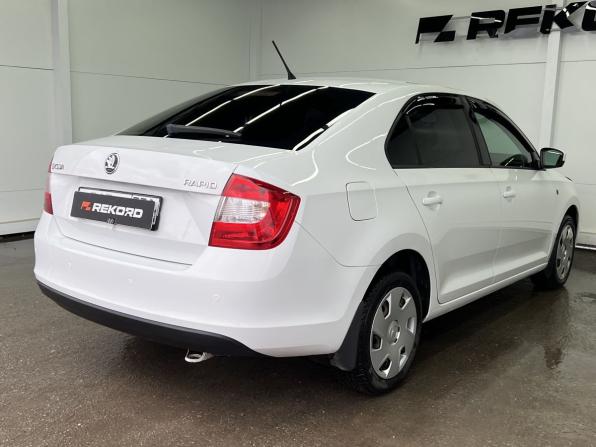 Skoda Rapid I с пробегом 2015 года, цена 1 070 000 рублей, 175334 км, лифтбек, Автокод Объявления