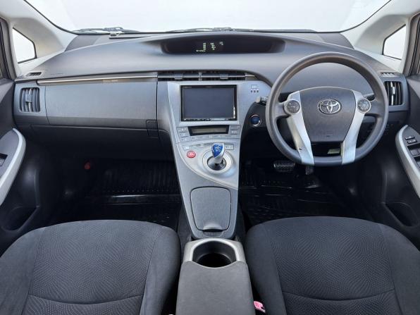 Toyota Prius III Рестайлинг (XW30) с пробегом 2012 года, цена 850 000 рублей, 147067 км, лифтбек, Автокод Объявления