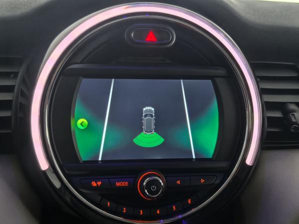 Mini Hatch III (F55/F56) Рестайлинг с пробегом 2019 года, цена 1 500 000 рублей, 150950 км, хэтчбек, Автокод Объявления