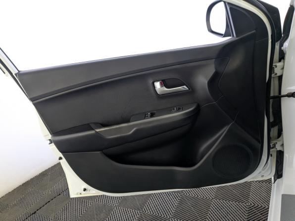 Kia Rio III Рестайлинг с пробегом 2015 года, цена 1 220 000 рублей, 86989 км, хэтчбек, Автокод Объявления