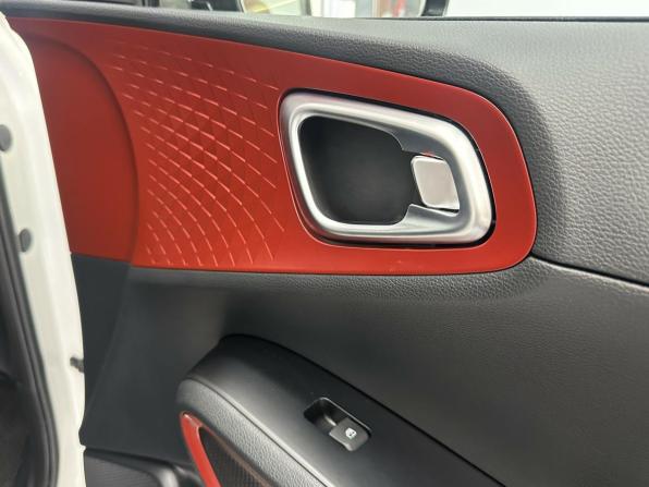 Kia Soul III Рестайлинг с пробегом 2022 года, цена 2 275 000 рублей, 49730 км, хэтчбек, Автокод Объявления