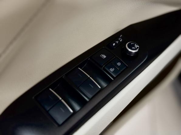 Toyota Camry VIII (XV70) Рестайлинг с пробегом 2021 года, цена 3 400 000 рублей, 74707 км, седан, Автокод Объявления