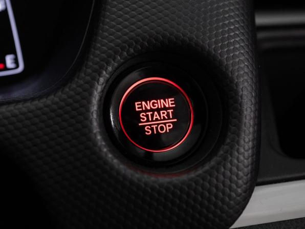Honda Fit IV с пробегом 2022 года, цена 1 350 000 рублей, 72691 км, хэтчбек, Автокод Объявления