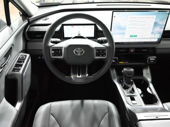 Toyota RAV4 VI (XA60) с пробегом 2026 года, цена 4 650 000 рублей, 37 км, внедорожник, Автокод Объявления
