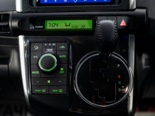 Toyota Wish II Рестайлинг с пробегом 2013 года, цена 1 399 500 рублей, 117341 км, минивэн, Автокод Объявления