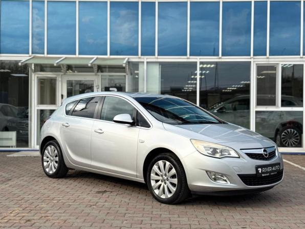 Opel Astra J с пробегом 2011 года, цена 690 000 рублей, 237365 км, хэтчбек, Автокод Объявления
