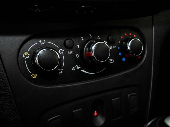 Renault Logan II Рестайлинг с пробегом 2020 года, цена 1 080 000 рублей, 76018 км, седан, Автокод Объявления
