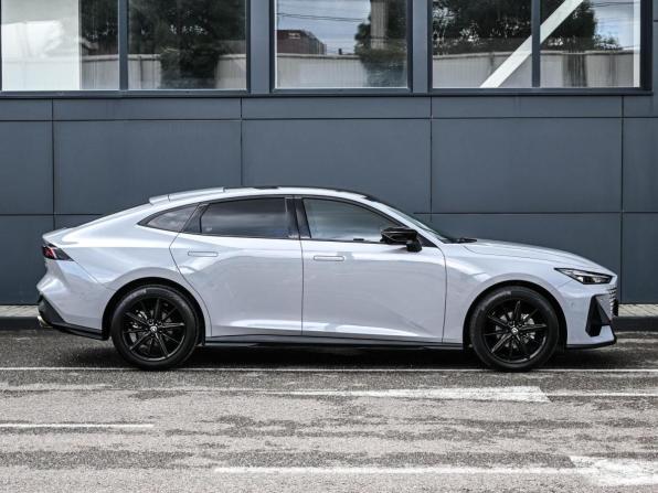Changan UNI-V I с пробегом 2024 года, цена 2 339 000 рублей, 8016 км, лифтбек, Автокод Объявления