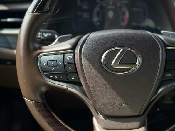 Lexus ES VII с пробегом 2018 года, цена 3 195 000 рублей, 174515 км, седан, Автокод Объявления