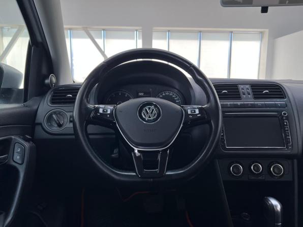 Volkswagen Polo V Рестайлинг с пробегом 2015 года, цена 990 000 рублей, 147000 км, седан, Автокод Объявления