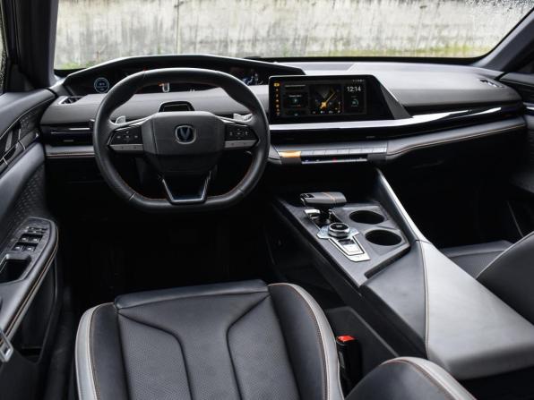 Changan UNI-V I с пробегом 2024 года, цена 2 461 000 рублей, 13922 км, лифтбек, Автокод Объявления
