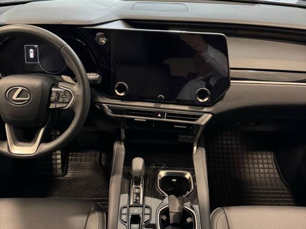 Lexus RX V с пробегом 2023 года, цена 8 200 000 рублей, 55229 км, внедорожник, Автокод Объявления