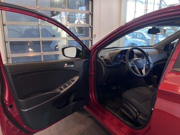 Hyundai Solaris I Рестайлинг с пробегом 2015 года, цена 1 270 000 рублей, 60973 км, седан, Автокод Объявления