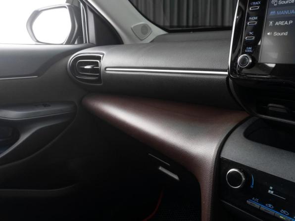 Toyota Yaris Cross с пробегом 2021 года, цена 2 357 000 рублей, 55242 км, внедорожник, Автокод Объявления