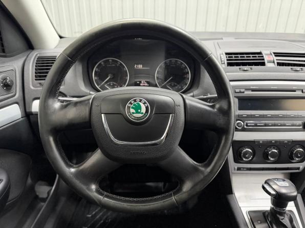 Skoda Octavia II (A5) Рестайлинг с пробегом 2011 года, цена 699 000 рублей, 189488 км, лифтбек, Автокод Объявления