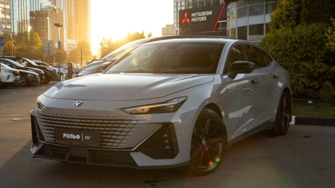 Changan UNI-V I с пробегом 2023 года, цена 2 068 000 рублей, 49600 км, лифтбек, Автокод Объявления