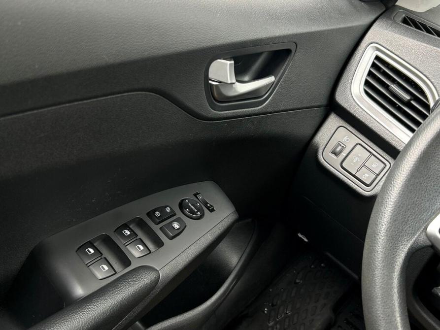 Hyundai Solaris II Санкт-Петербург  - изображение 17