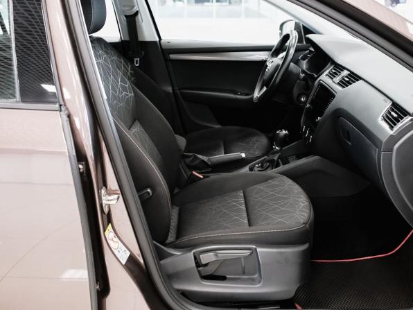 Skoda Octavia III (A7) Рестайлинг с пробегом 2019 года, цена 2 135 000 рублей, 119951 км, лифтбек, Автокод Объявления