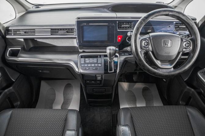 Honda Stepwgn V с пробегом 2015 года, цена 2 099 000 рублей, 94000 км, минивэн, Автокод Объявления