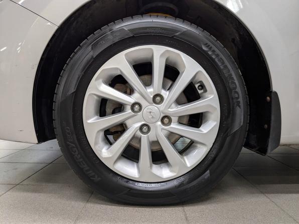 Hyundai Solaris II с пробегом 2019 года, цена 1 340 000 рублей, 130757 км, седан, Автокод Объявления