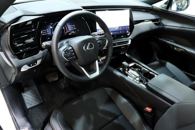 Lexus RX V с пробегом 2025 года, цена 8 200 000 рублей, 27 км, внедорожник, Автокод Объявления