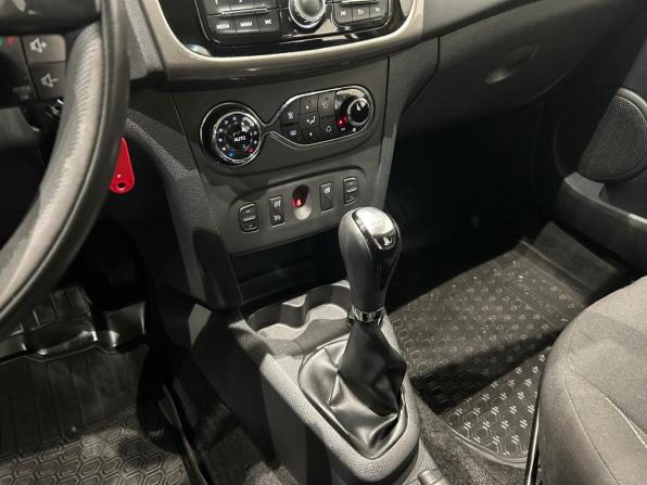 Renault Sandero II с пробегом 2018 года, цена 1 019 000 рублей, 128401 км, хэтчбек, Автокод Объявления