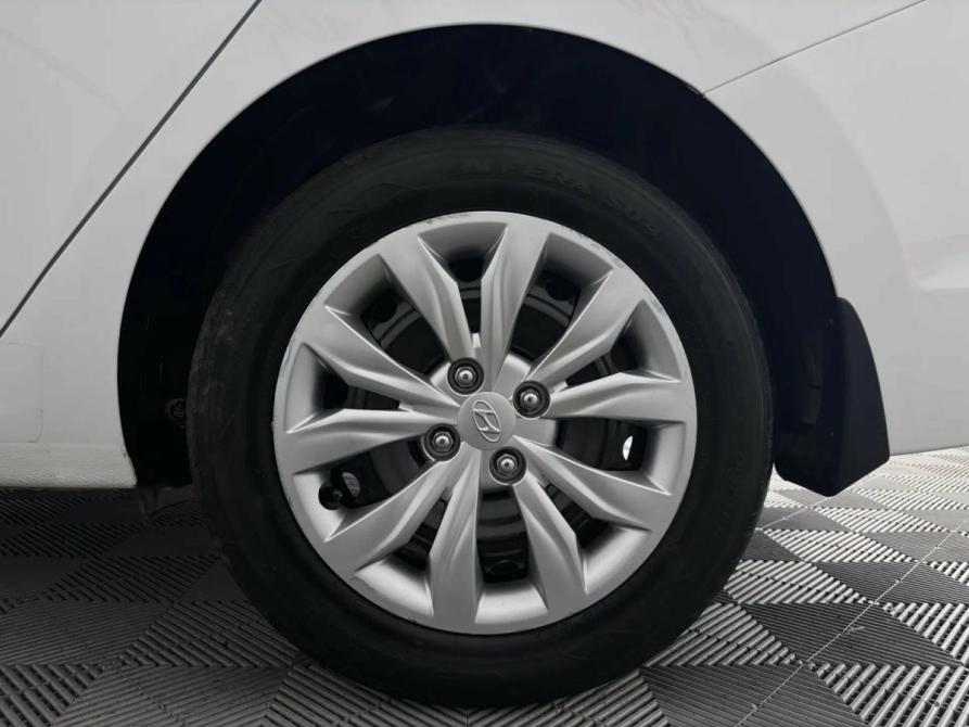 Hyundai Solaris II Псков  - изображение 19