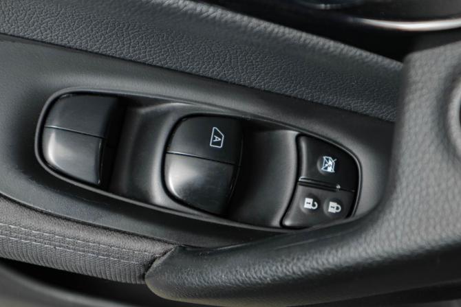 Nissan Qashqai II с пробегом 2015 года, цена 1 619 000 рублей, 184932 км, внедорожник, Автокод Объявления