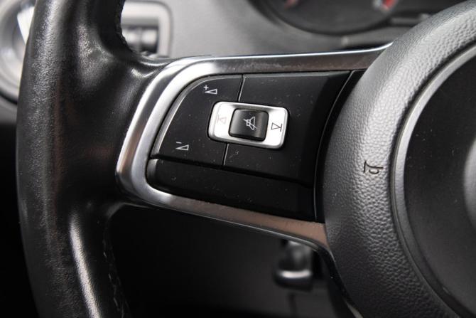 Volkswagen Polo V Рестайлинг с пробегом 2019 года, цена 1 199 000 рублей, 107292 км, седан, Автокод Объявления
