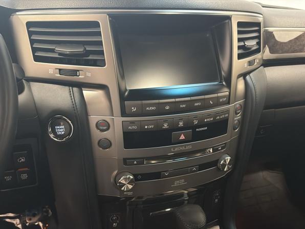 Lexus LX III Рестайлинг с пробегом 2015 года, цена 6 620 000 рублей, 83113 км, внедорожник, Автокод Объявления