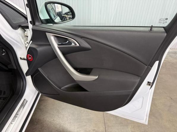 Opel Astra J с пробегом 2011 года, цена 797 000 рублей, 132920 км, хэтчбек, Автокод Объявления