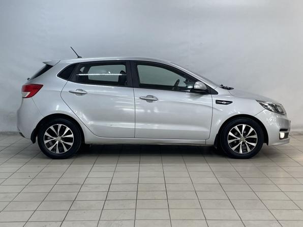 Kia Rio III Рестайлинг с пробегом 2016 года, цена 950 000 рублей, 119683 км, хэтчбек, Автокод Объявления