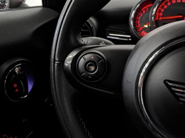 Mini Hatch III (F55/F56) Рестайлинг с пробегом 2019 года, цена 1 850 000 рублей, 107800 км, хэтчбек, Автокод Объявления