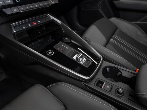 Audi A3 IV (8Y) с пробегом 2021 года, цена 2 880 000 рублей, 66648 км, хэтчбек, Автокод Объявления