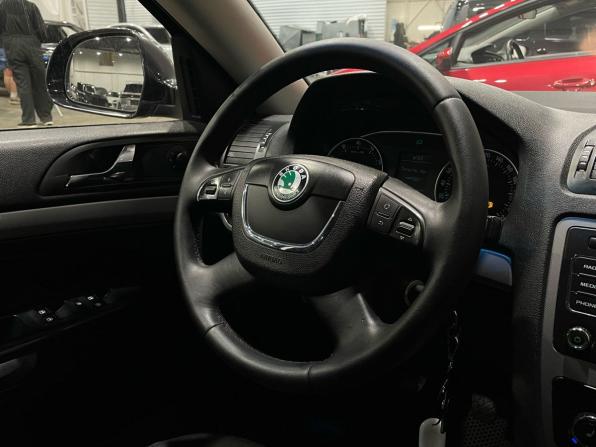 Skoda Octavia II (A5) Рестайлинг с пробегом 2011 года, цена 620 000 рублей, 226438 км, лифтбек, Автокод Объявления