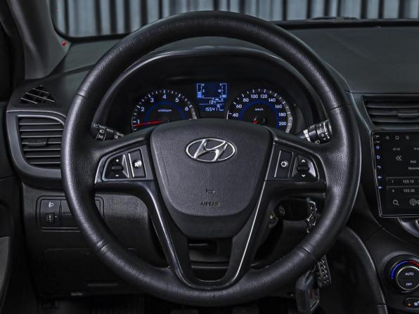 Hyundai Solaris I Рестайлинг с пробегом 2016 года, цена 898 000 рублей, 155411 км, седан, Автокод Объявления