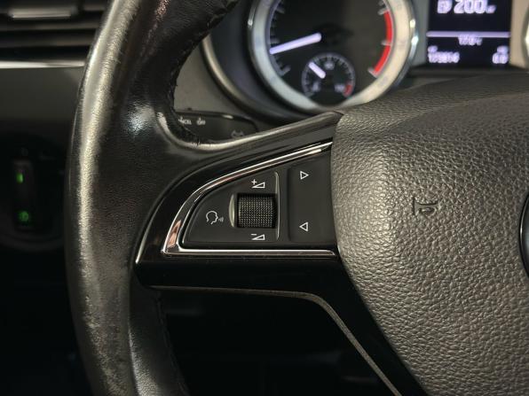 Skoda Octavia III (A7) Рестайлинг с пробегом 2017 года, цена 1 419 900 рублей, 173814 км, лифтбек, Автокод Объявления