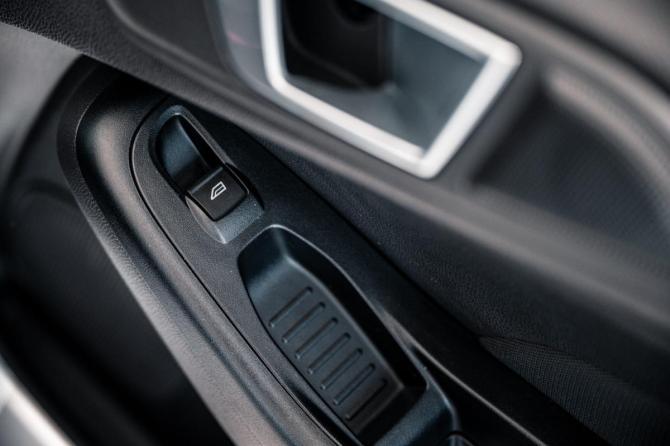 Ford Fiesta Mk6 Рестайлинг с пробегом 2018 года, цена 960 000 рублей, 90700 км, хэтчбек, Автокод Объявления