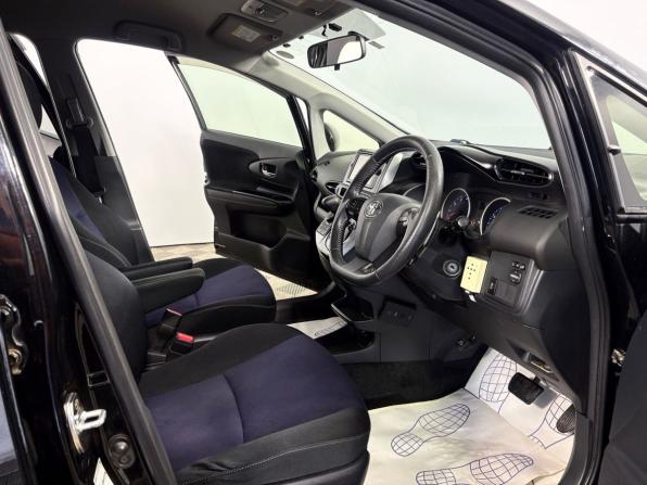 Toyota Wish II Рестайлинг с пробегом 2012 года, цена 1 399 000 рублей, 196575 км, минивэн, Автокод Объявления