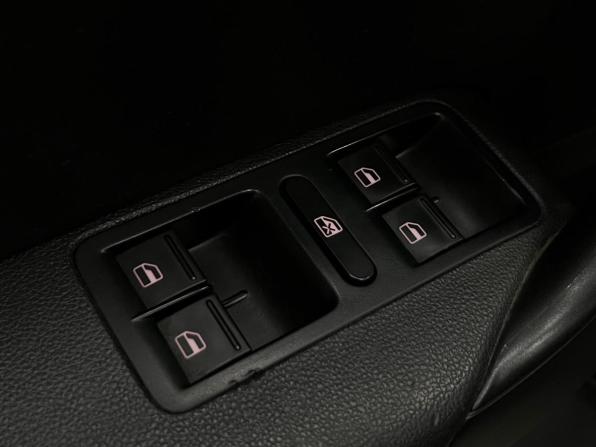 Volkswagen Polo V Рестайлинг с пробегом 2018 года, цена 820 000 рублей, 216983 км, седан, Автокод Объявления
