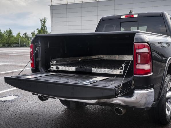 Ram 1500 V с пробегом 2018 года, цена 5 700 000 рублей, 117527 км, offers.body_type.unknown, Автокод Объявления