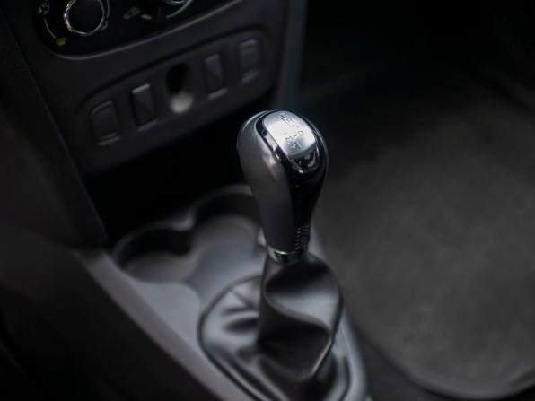 Renault Logan II Рестайлинг с пробегом 2018 года, цена 950 000 рублей, 98308 км, седан, Автокод Объявления