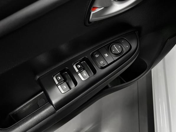 Kia Rio IV Рестайлинг с пробегом 2020 года, цена 1 545 000 рублей, 81869 км, седан, Автокод Объявления