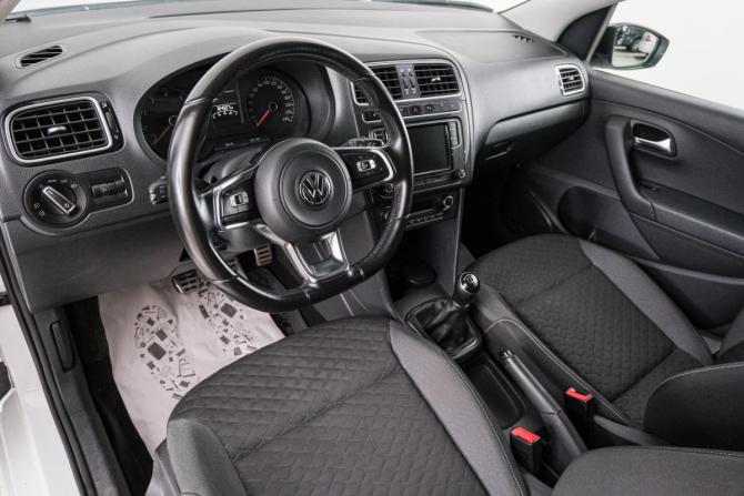 Volkswagen Polo V Рестайлинг с пробегом 2018 года, цена 969 000 рублей, 164500 км, седан, Автокод Объявления